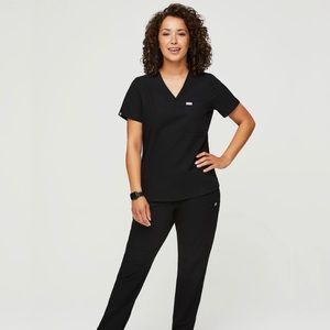 FIGS Black Scrub Set